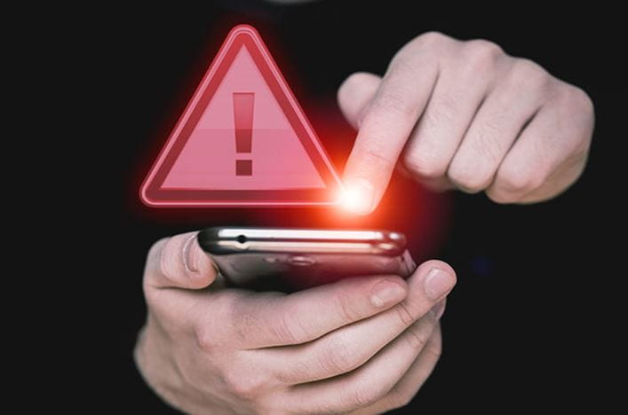 Alarma de ciberseguridad en Smartphone