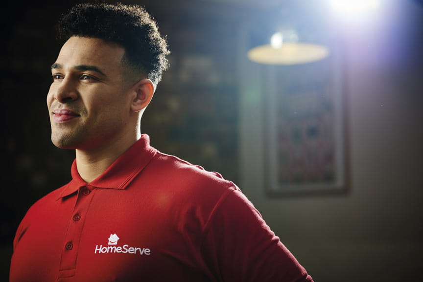 profesional-homeserve-mantenimiento-hogar-revision-tecnica