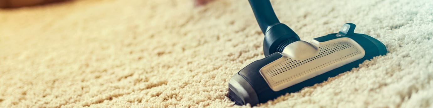 Cómo limpiar una alfombra en casa: consejos que la dejarán como